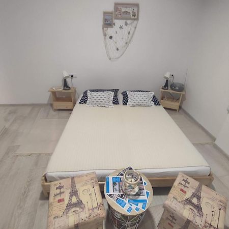 Studio Barka Ровінь Екстер'єр фото